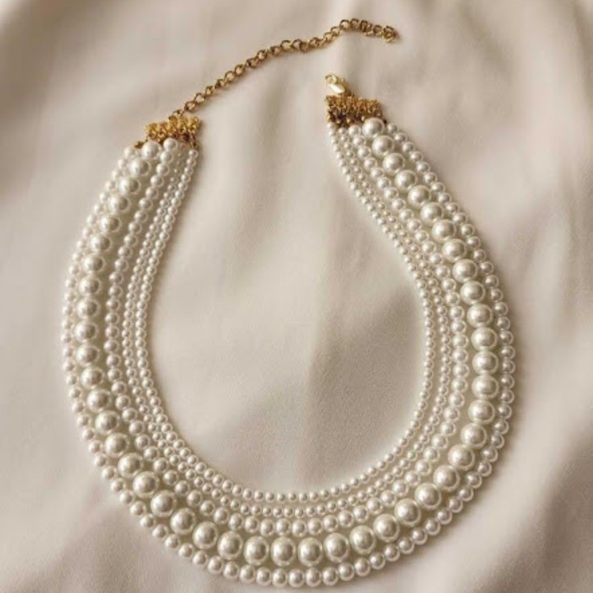 Luxurious pearls necklace