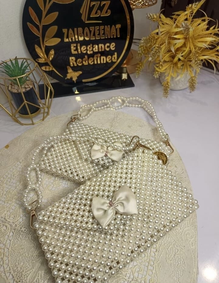 Faux pearls pouch